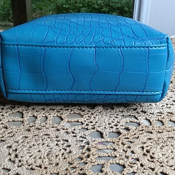 2 Elizabeth Arden Cosmetic Bags - Picture 7 of 9